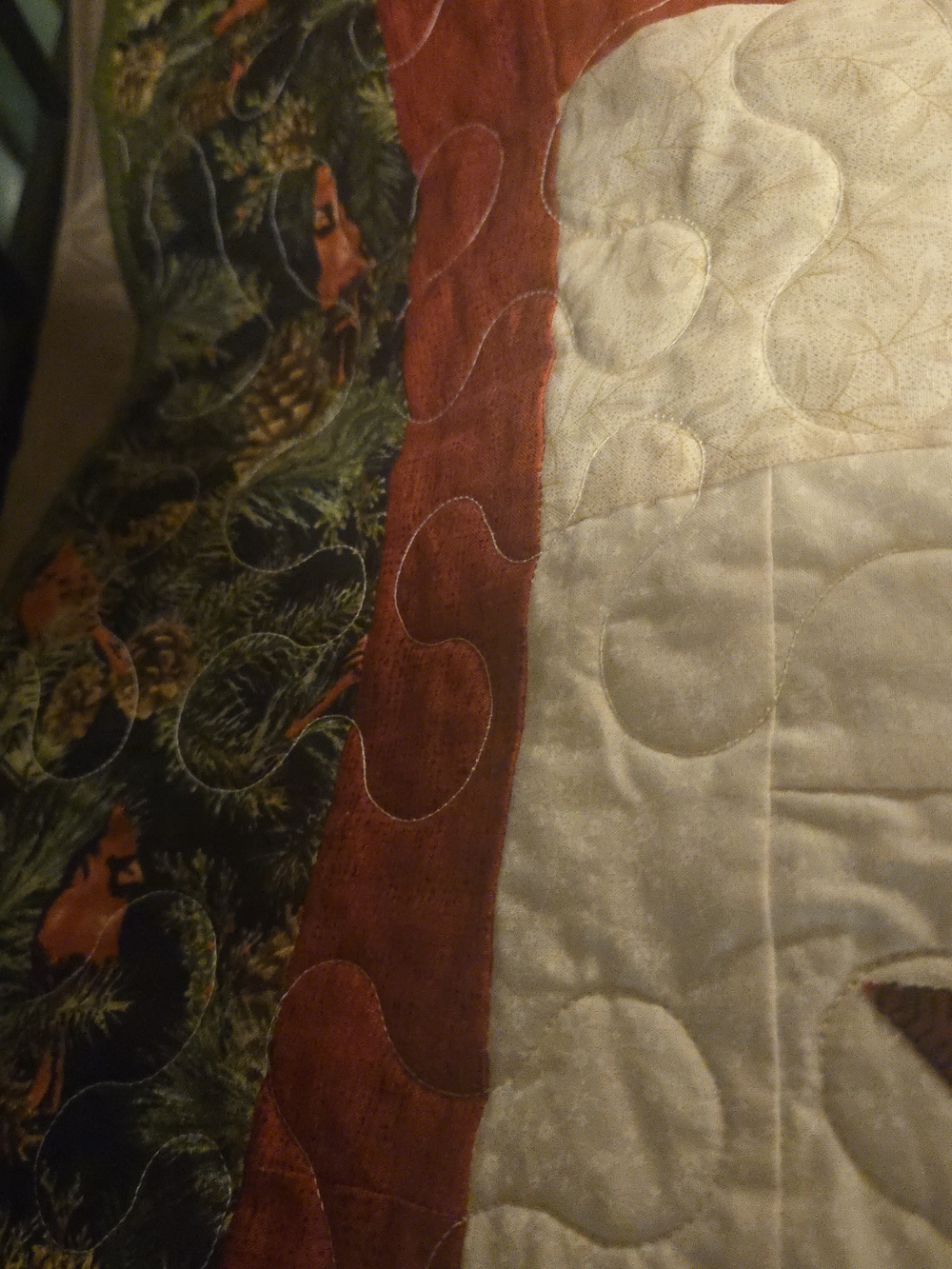 Handmade christmas Cardinal Patchwork Quilt - Red and Green Home Bedding - Picture 6 of 10